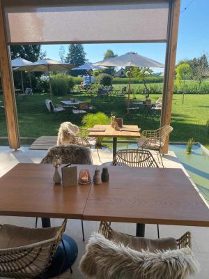 Blick auf die Terrasse, Oliver kocht